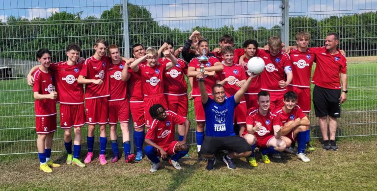 U17 Fußballer vom TV Oyten holen das Double
